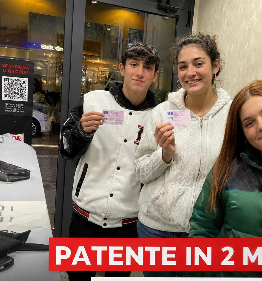 Clienti soddisfatti mostrano la loro patente italiana